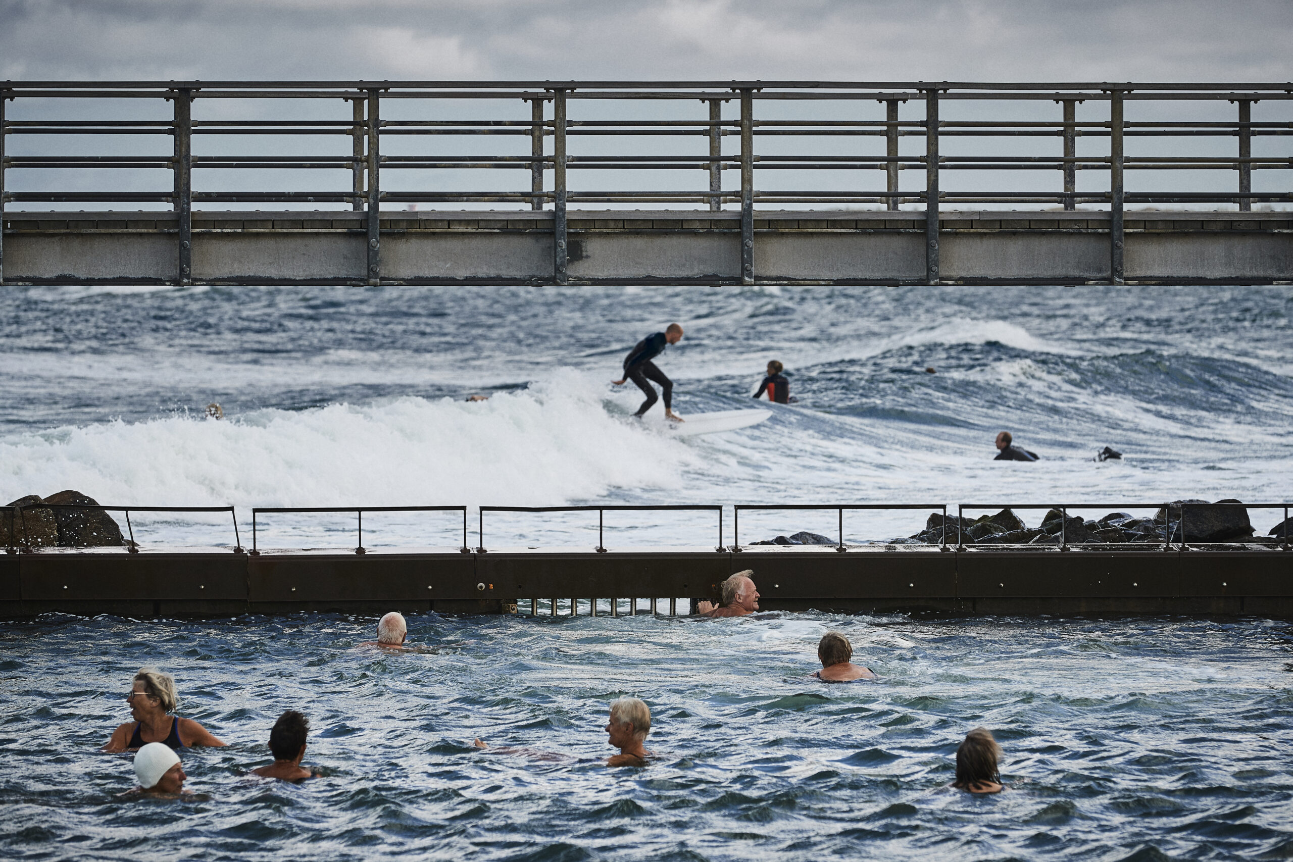 2014 – Vorupør Havbad: Vesterhavet er sjovt, men også et farligt sted at bade. Derfor har man etableret et lukket område, som hele tiden forsynes med nyt og friskt havvand og hverken har høje bølger, understrøm eller hestehuller. (Foto: Esben Zøllner)