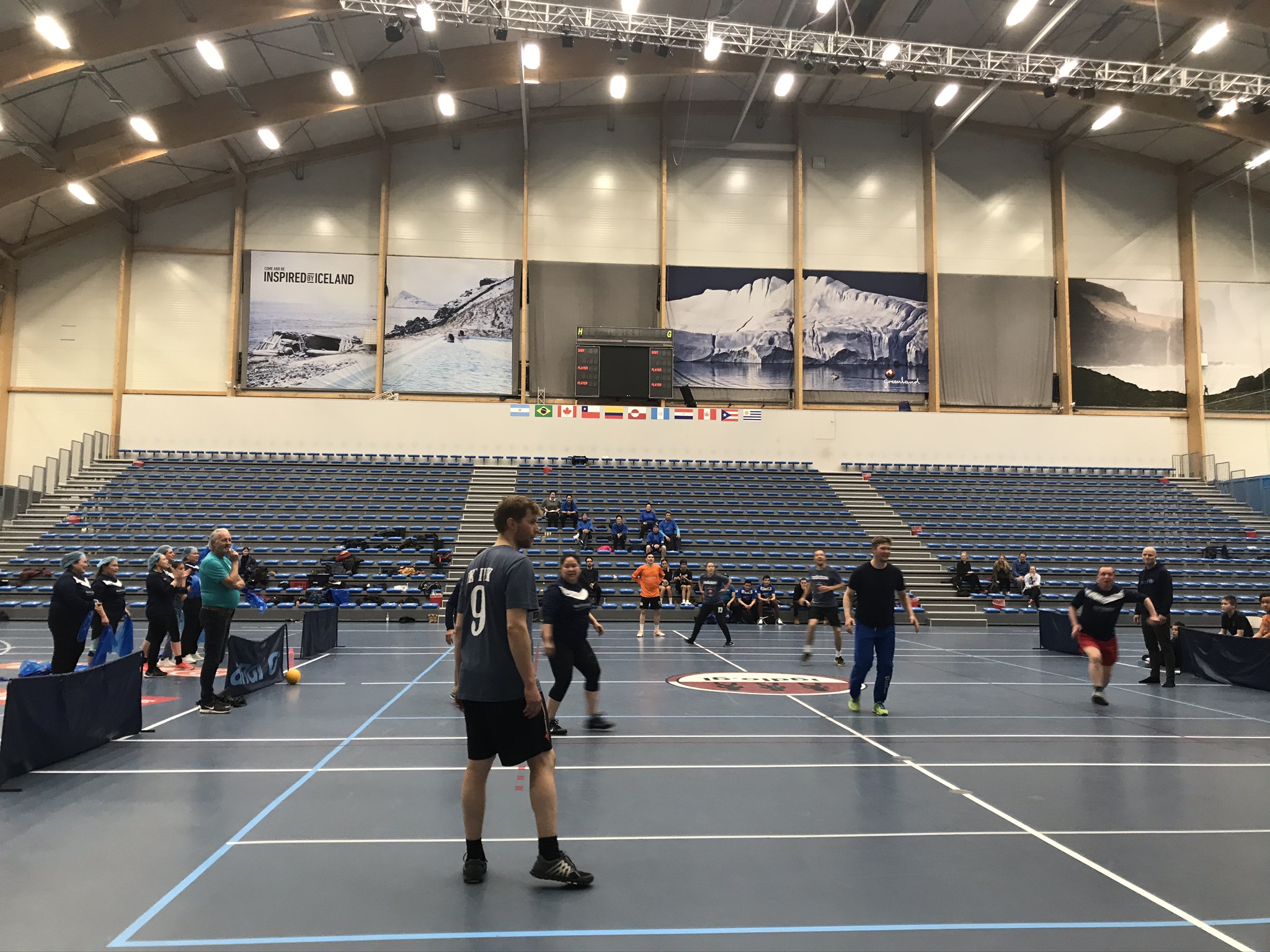 Grønland har 18 store idrætshaller med plads til en håndboldbane.