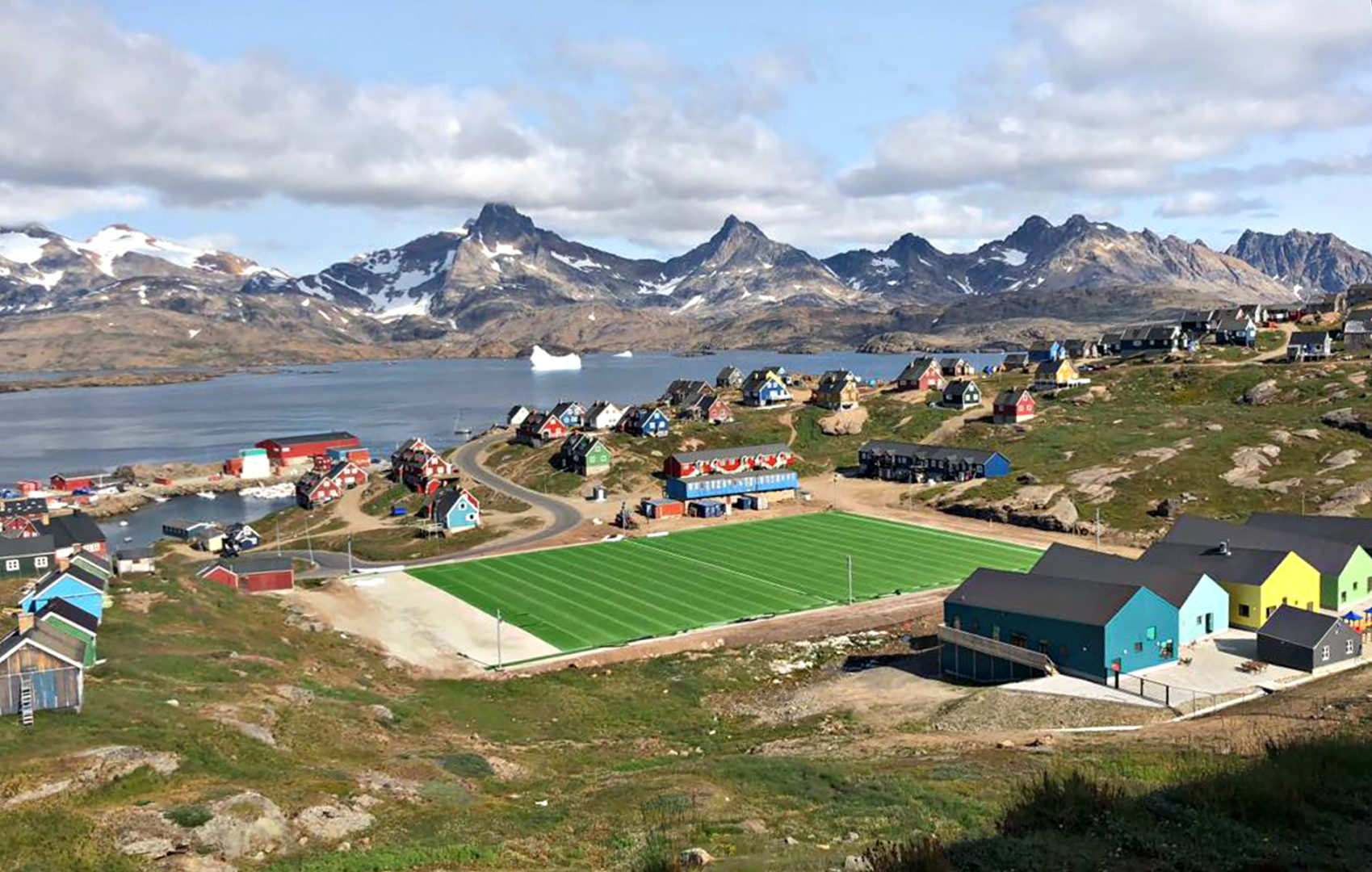 Der er 12 kunstgræsbaner i bl.a. Maniitsoq, Nuuk, Paamiut og Qaqortoq.
